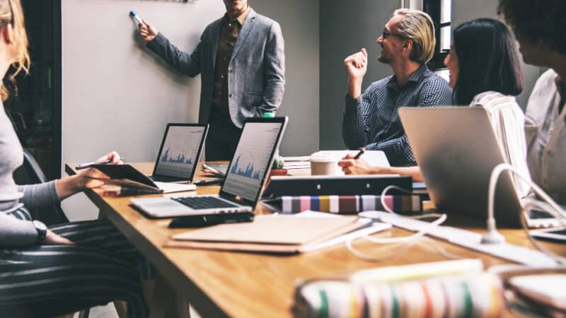 Além das redes sociais: como uma agência de marketing digital impulsiona o crescimento das marcas