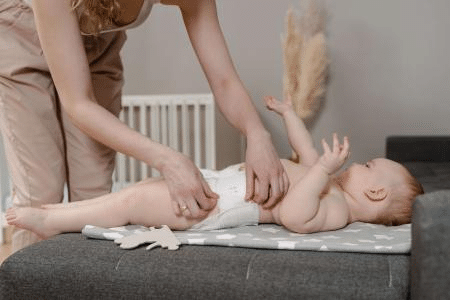 Quantas fraldas um bebê gasta por mês em cada fase do crescimento?