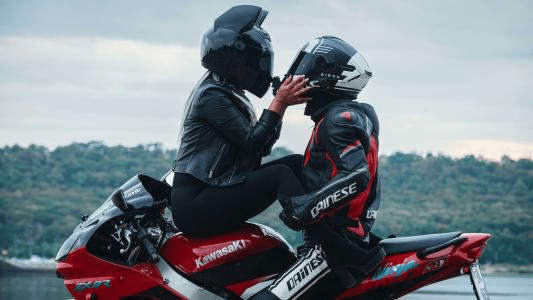 Vai viajar de moto em casal? 7 detalhes para combinar antes da partida